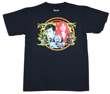 Doctor Who Mens T-Shirt  - 10th Doctor & Companion Over Yellow Backed Enemies