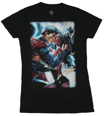 Justice League Girls Juniors  T-Shirt - Wonder Woman Superman Power Kiss Image