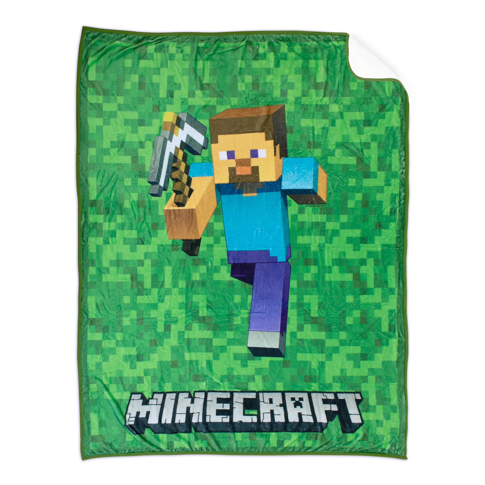 Minecraft Boys Fleece Throw Blanket - Blanket Lanyard and Pin Box Set - Official Throw Blanket Lanyard and Pin Set (Green Run)